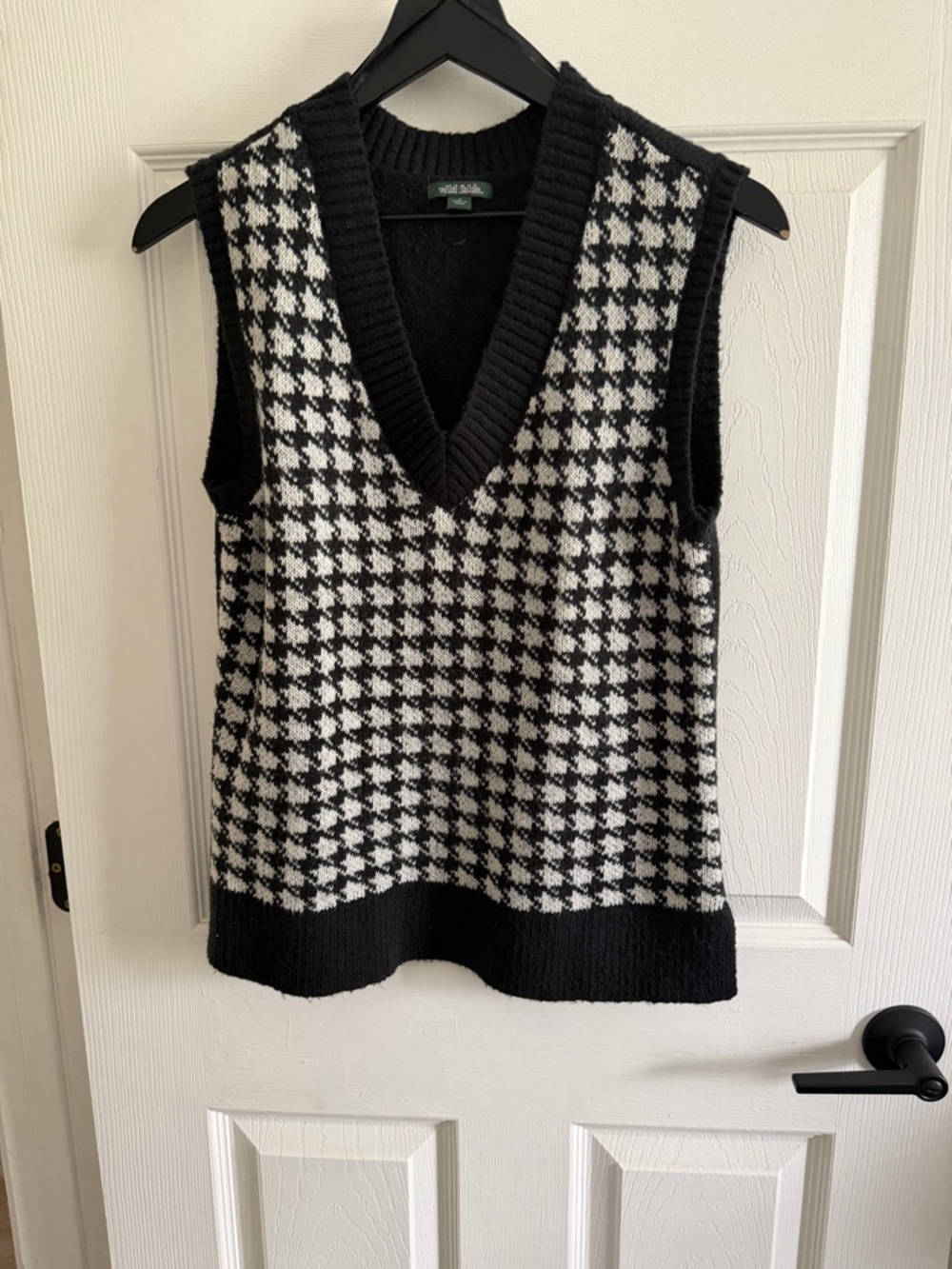 wild fable Black & White Houndstooth V-Neck Sweater Vest